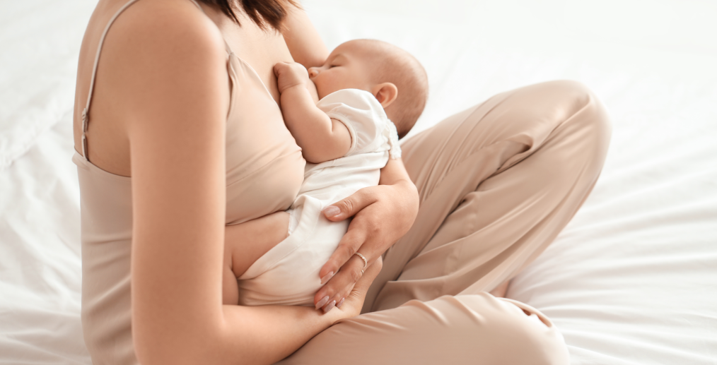 Femeie care alăptează