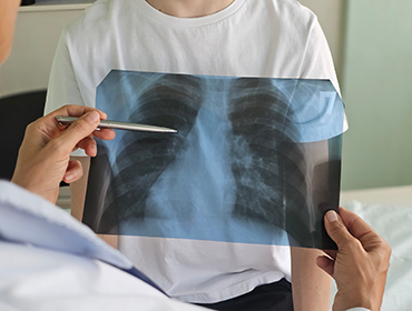 Medic-care-analizează-investigații-imagistice