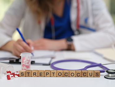 Medic-care-notează-informații-medicale
